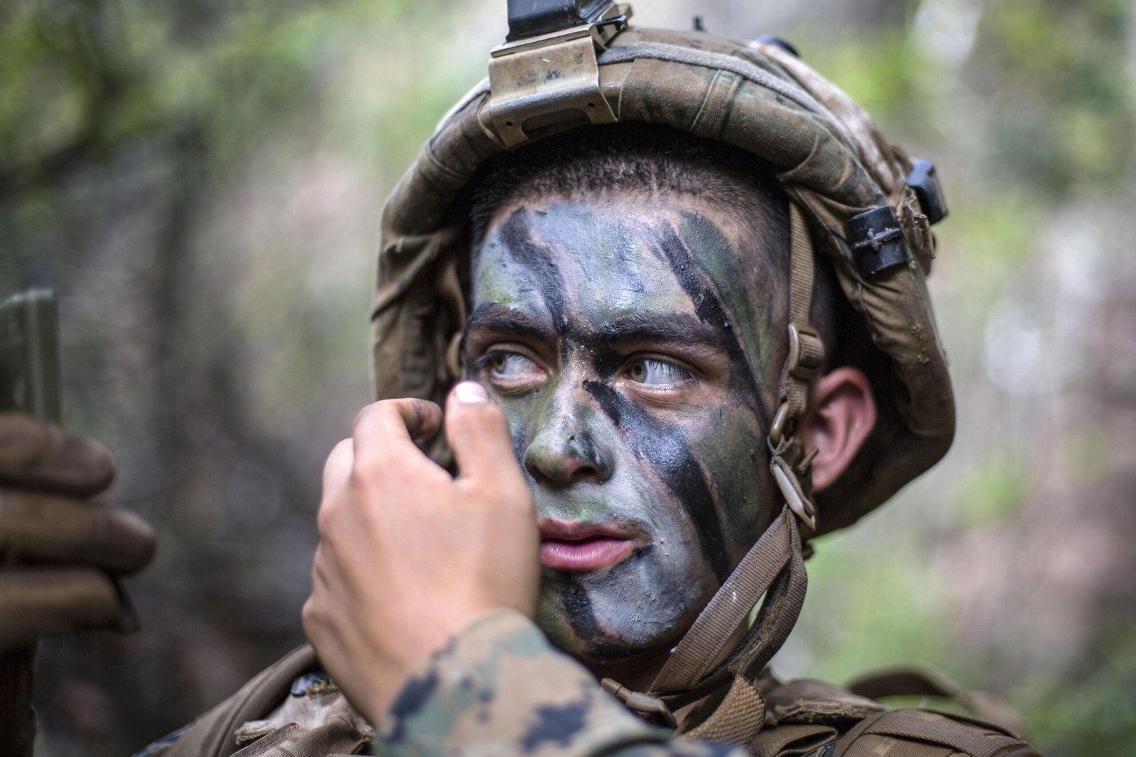 Camo Face Paint Essentials: Choosing the Right Pattern and Color Palette